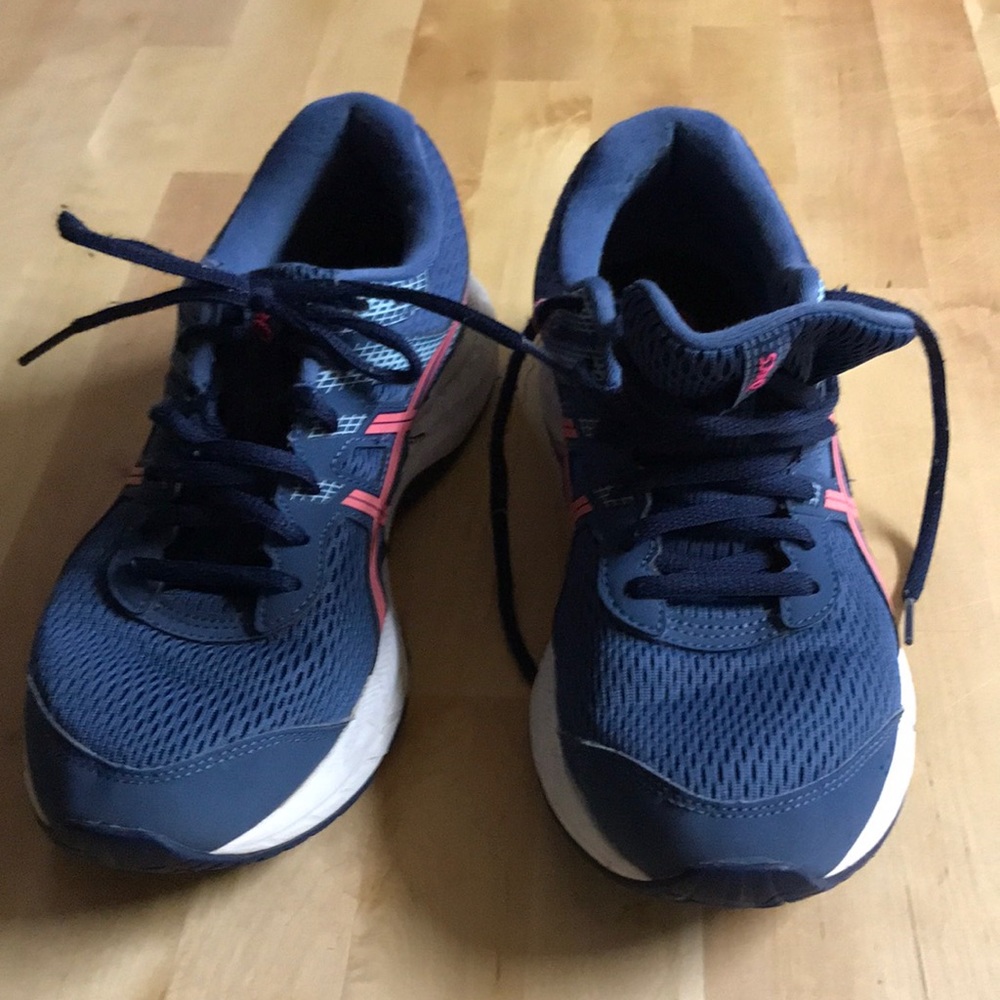 Womens asics size 9
